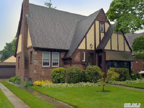 #1 photo, 22 Hawthorne Pl, ナッソー郡 Malverne , NY 11565