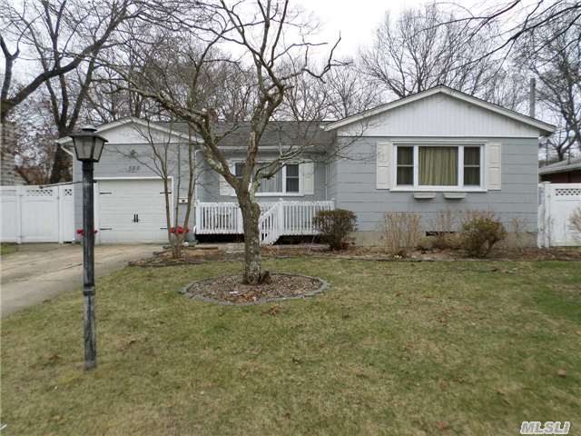 #1 photo, 550 Kime Avenue, West Islip , NY 11795