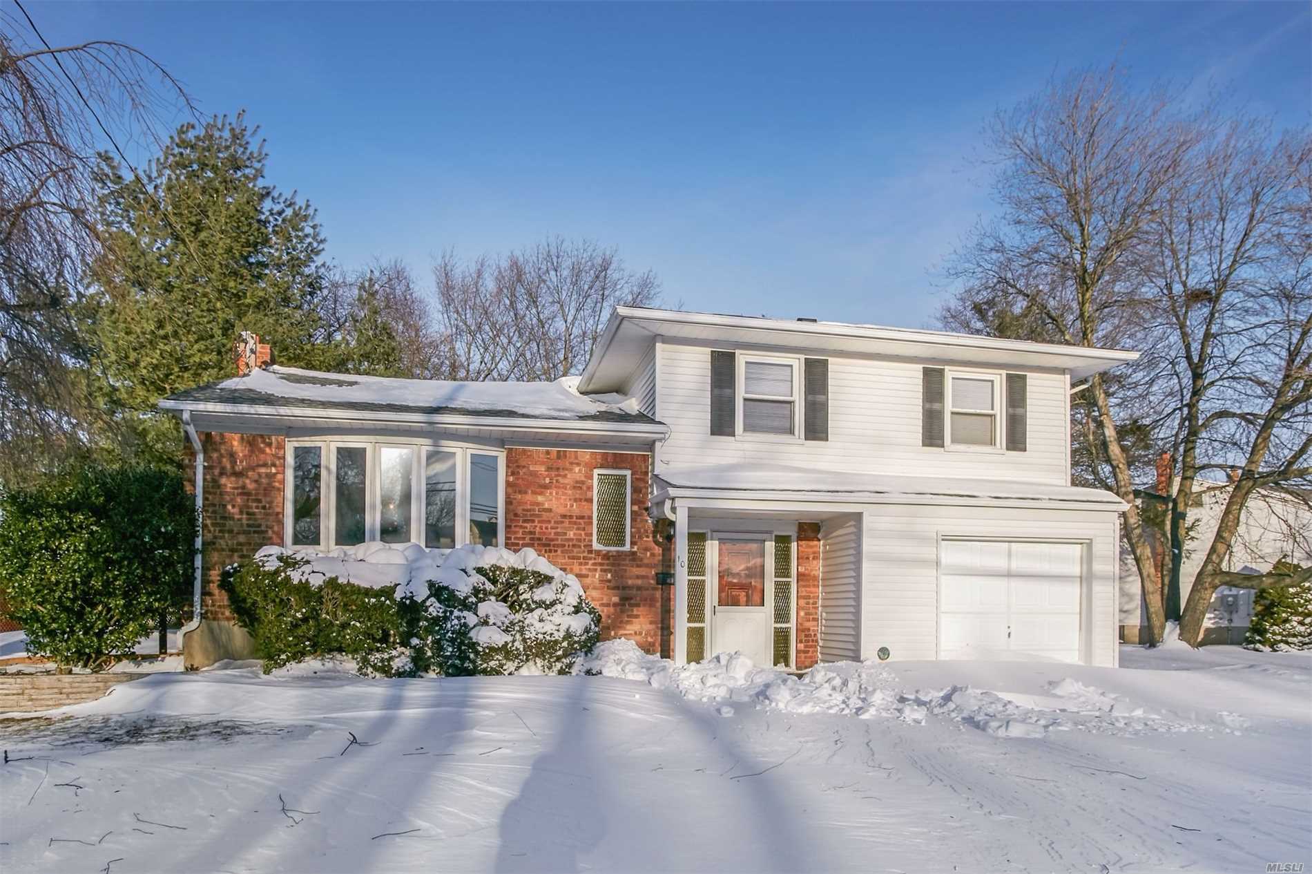 #1 photo, 10 Poppy Drive, מחוז נסאו Massapequa Park , NY 11762