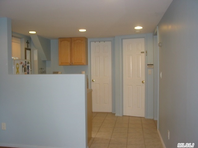 #1 photo, 12 Winoka Dr, سوفولك Huntington Sta , NY 11746