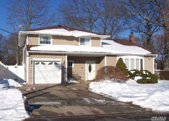 #1 photo, 141 N Linden Street, ナッソー郡 North Massapequa , NY 11758