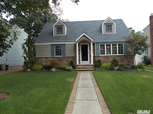 #1 photo, 9 Van Nostrand Avenue, North Merrick , NY 11566