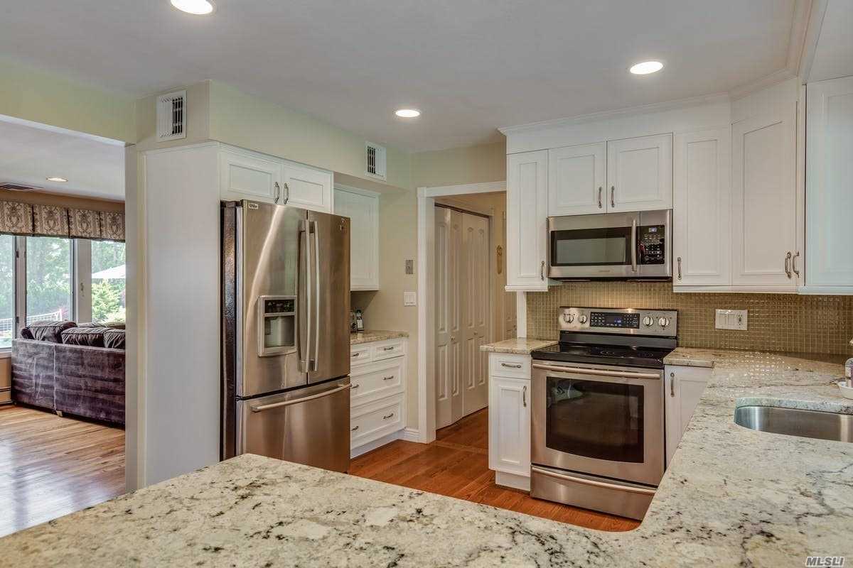 #1 photo, 19 Bramble Lane, Melville , NY 11747