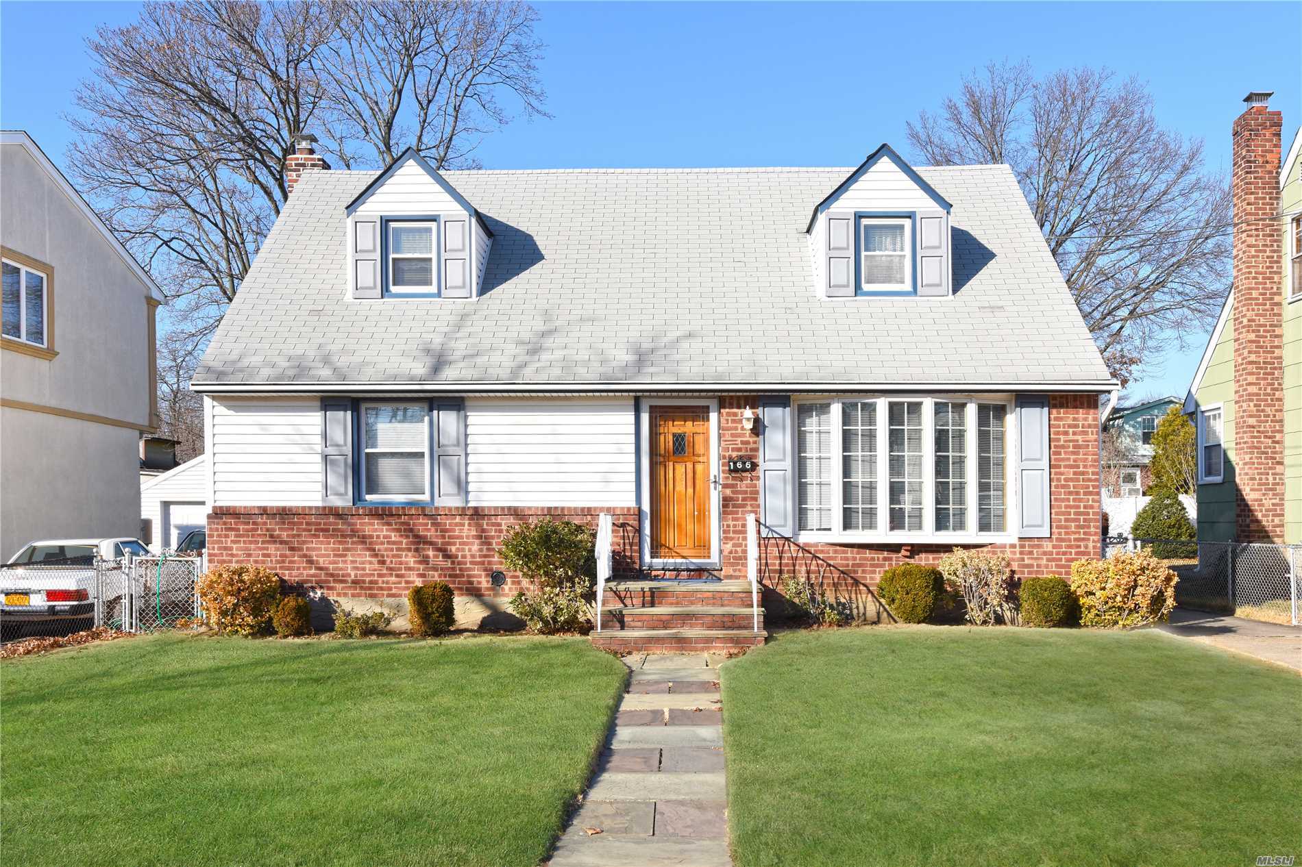 #1 photo, 166 San Juan Avenue, ナッソー郡 Albertson , NY 11507