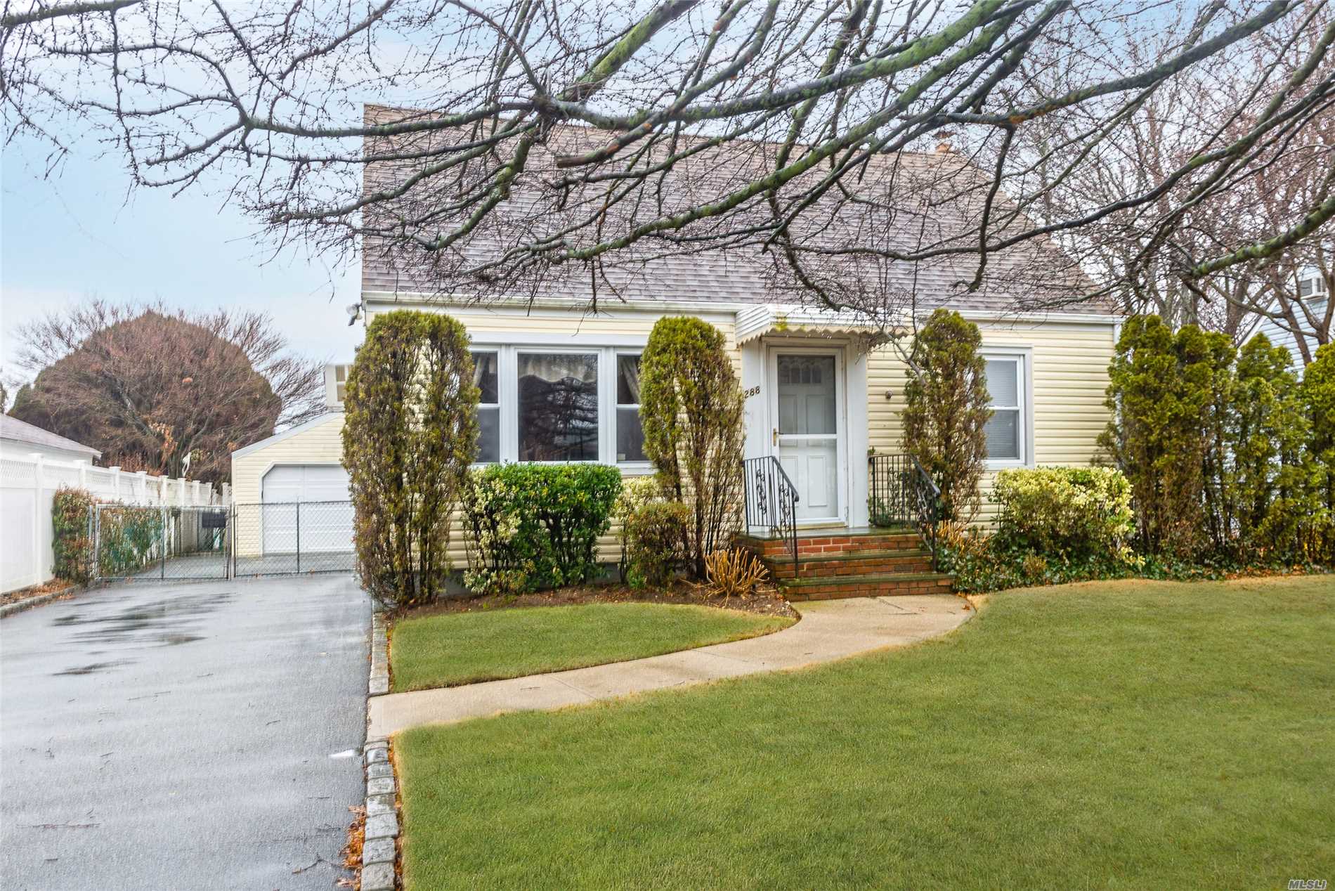 #1 photo, 288 N Atlanta Avenue, Massapequa , NY 11758