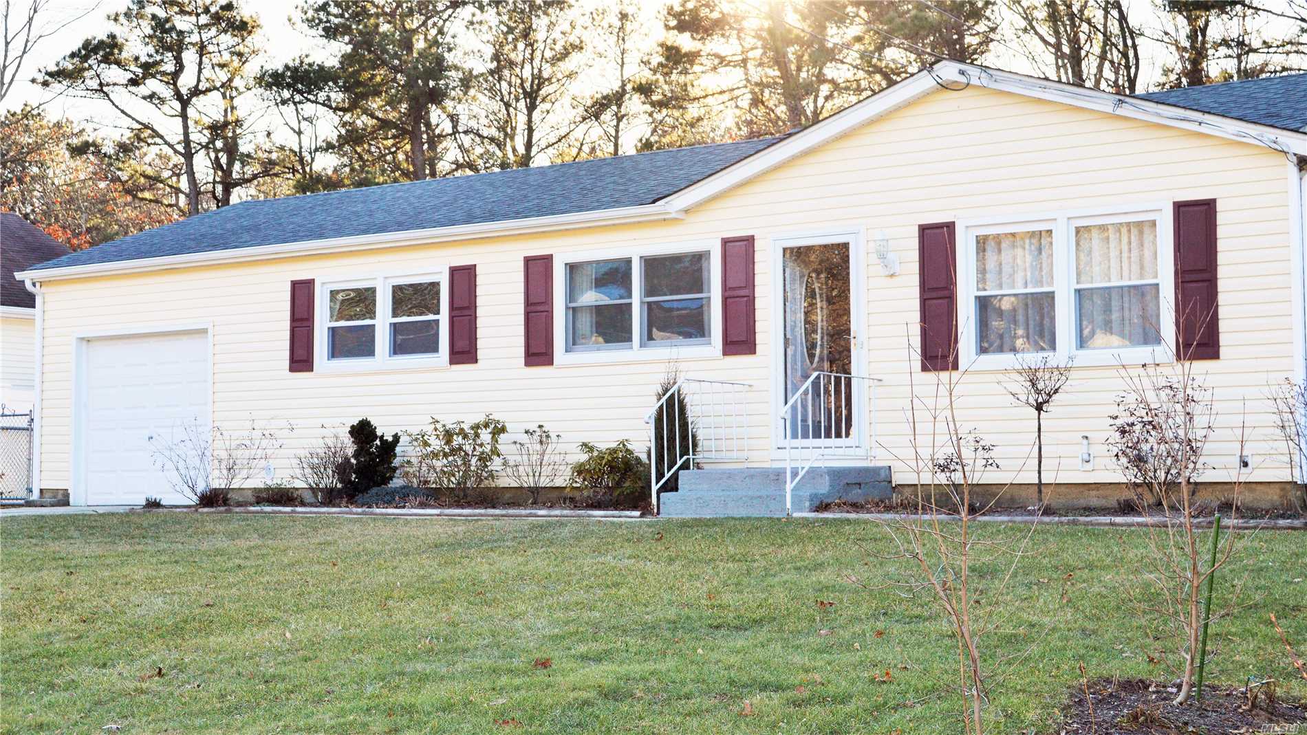 #1 photo, 334 Tyler Avenue, सफ़ोक काउंटी Miller Place , NY 11764