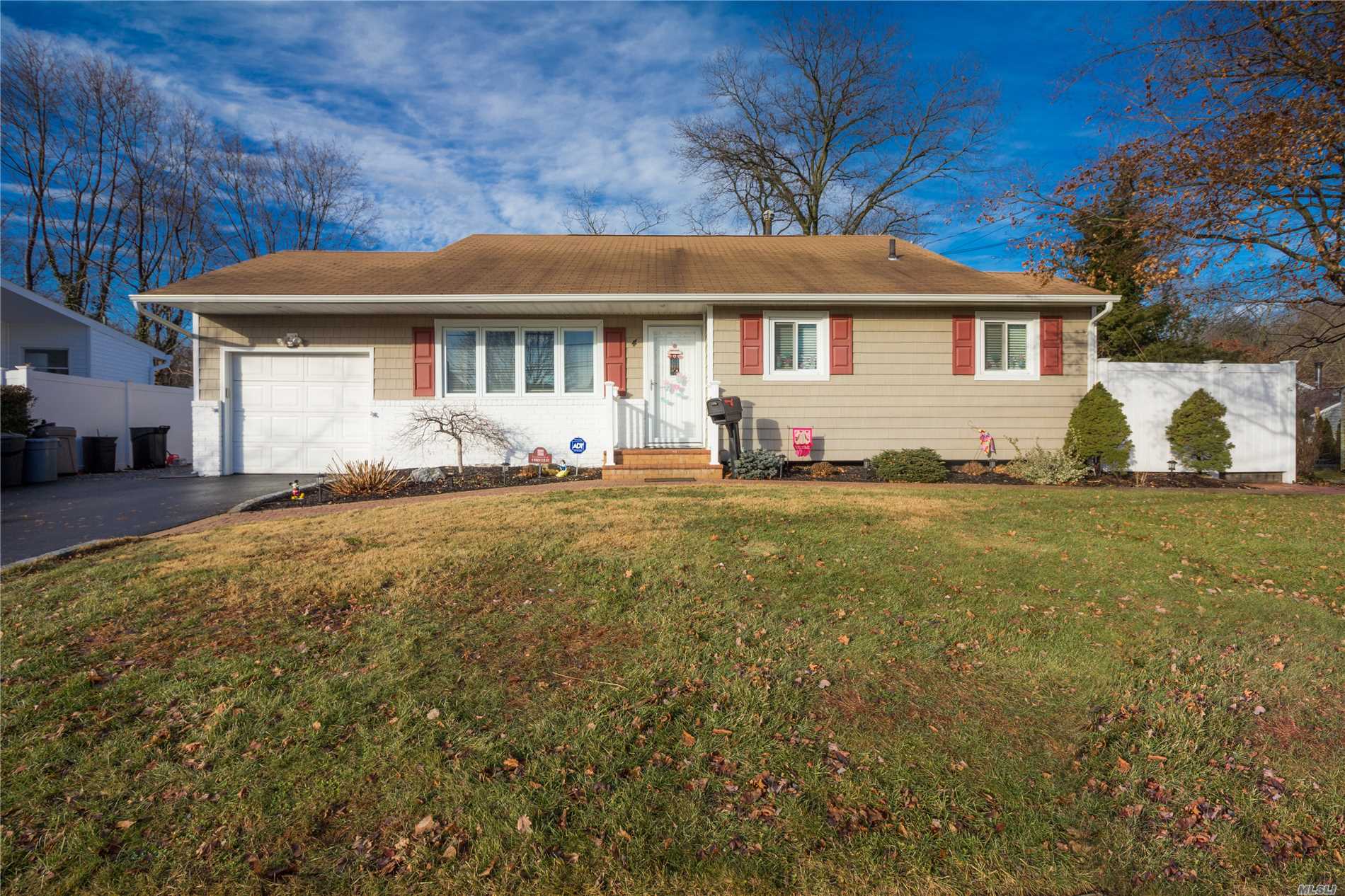 #1 photo, 4 Wren Court, Northport , NY 11768