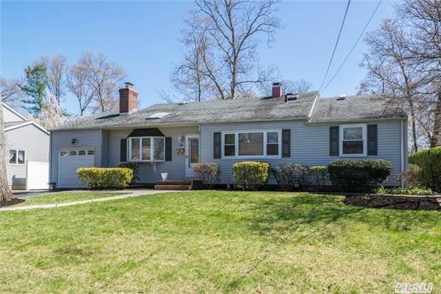 #1 photo, 14 Fenwood Rd, سوفولك Huntington Sta , NY 11746