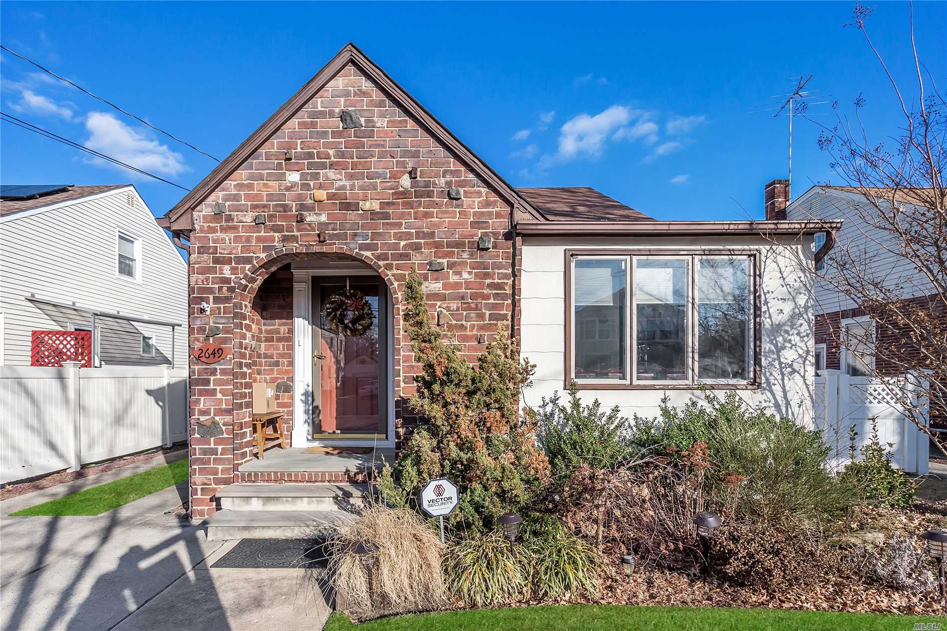 #1 photo, 2649 Montauk Avenue, ナッソー郡 Merrick , NY 11566