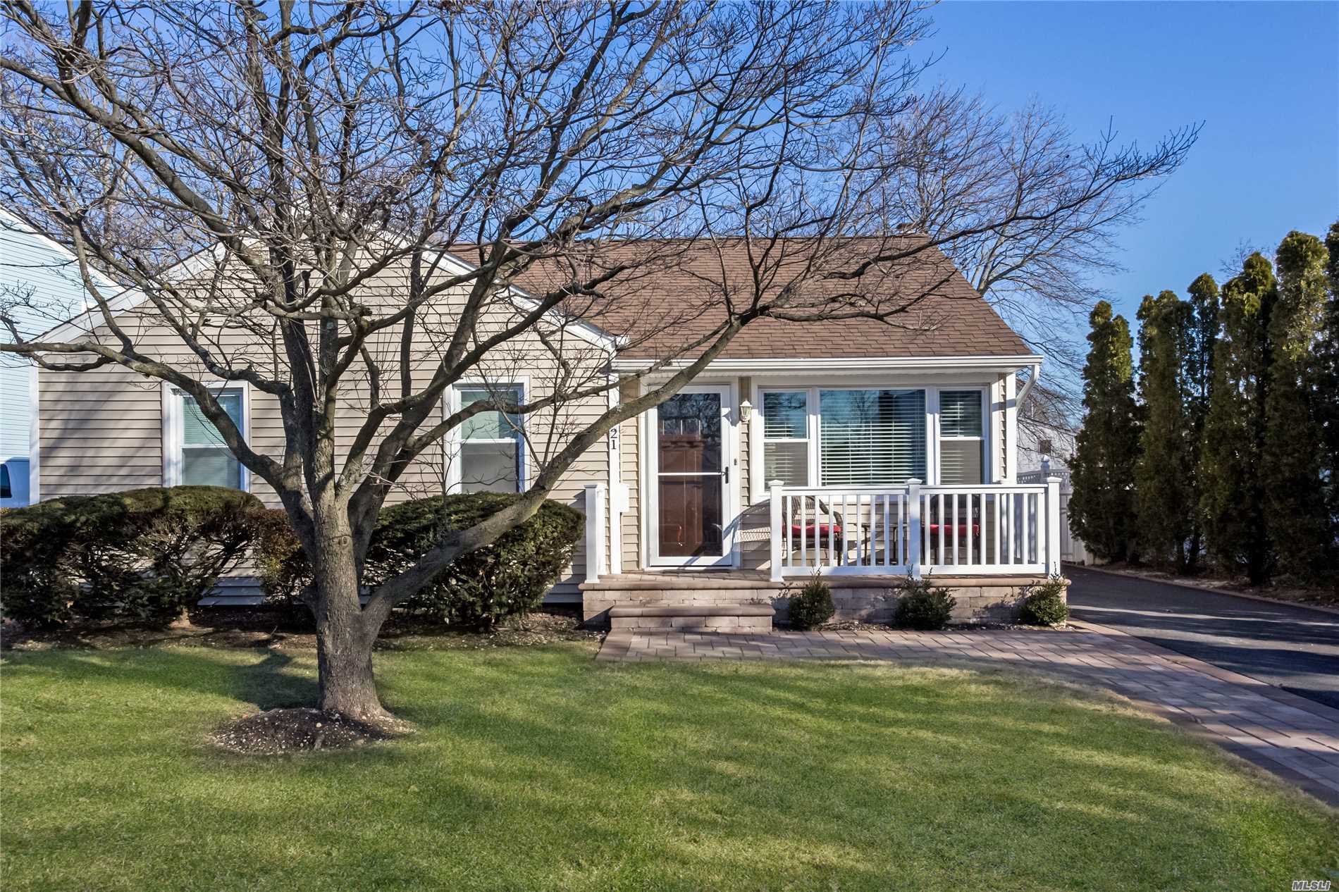 #1 photo, 21 Hallock Street, Farmingdale , NY 11735