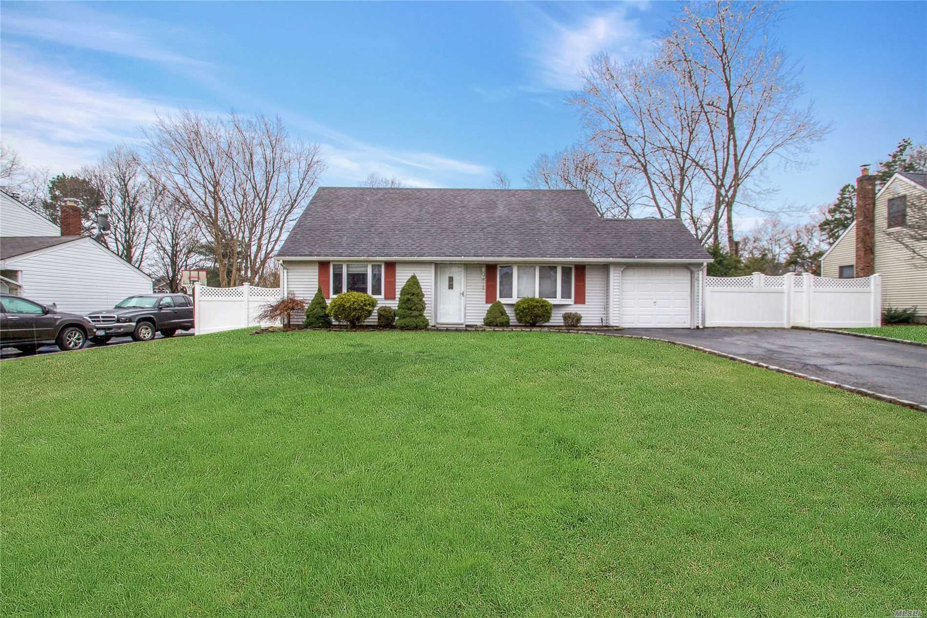 #1 photo, 18 Hilltop Lane, Ridge , NY 11961