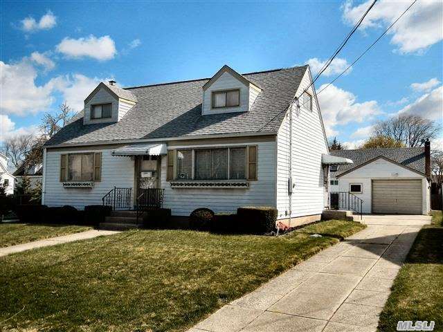 #1 photo, 1053 N Delaware Avenue, Lindenhurst , NY 11757