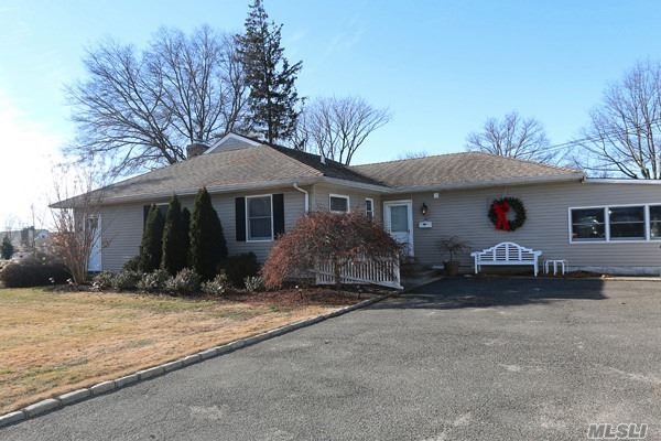 #1 photo, 236 Stonehinge Lane, নাসাউ কাউন্টি Carle Place , NY 11514