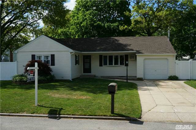 #1 photo, 316 Frederick Street, サフォーク郡 Dix Hills , NY 11746