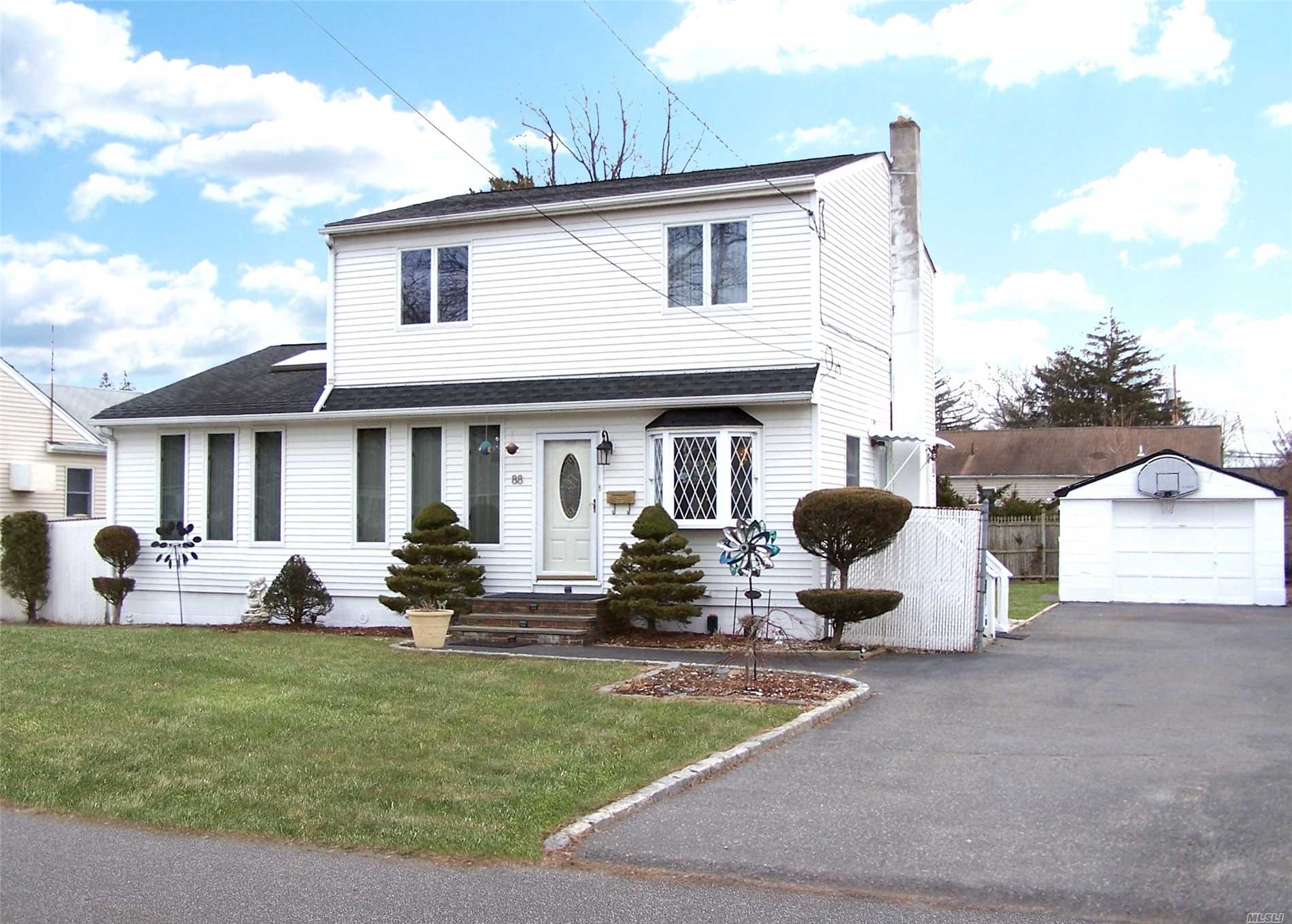 #1 photo, 88 16th Street, West Babylon , NY 11704