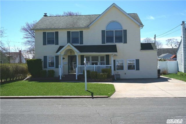 #1 photo, 162 Throop Street, サフォーク郡 West Babylon , NY 11704