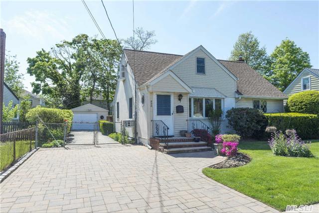 #1 photo, 888 Winthrop Dr, East Meadow , NY 11554