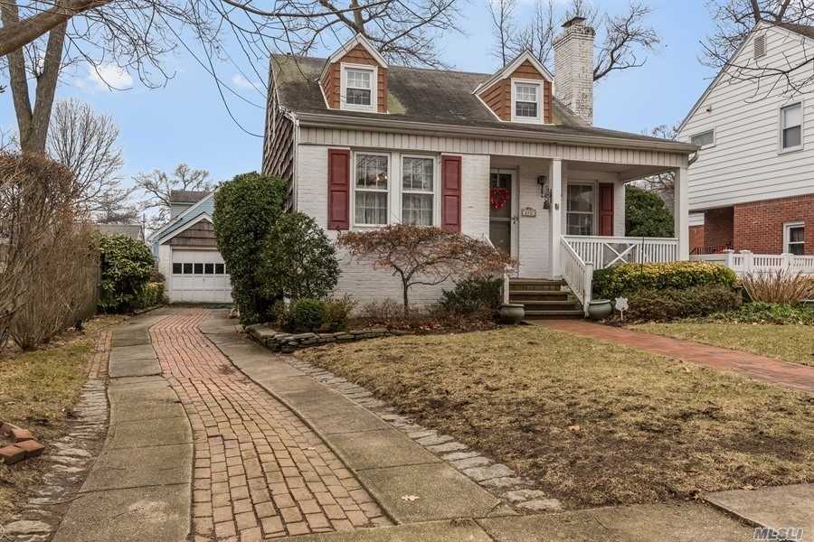 #1 photo, 272 E Argyle Street, ナッソー郡 Valley Stream , NY 11580