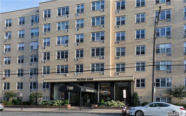 #1 photo, 700 Shore Road, ナッソー郡 Long Beach , NY 11561