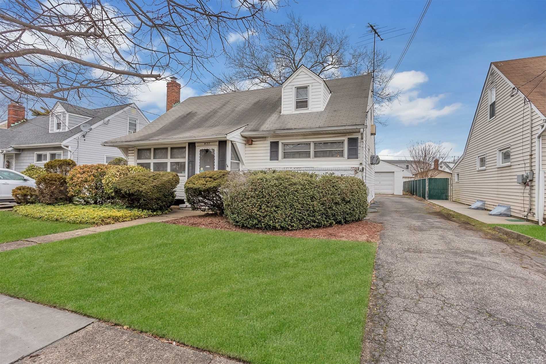 #1 photo, 427 S Bayview Avenue, ナッソー郡 Freeport , NY 11520