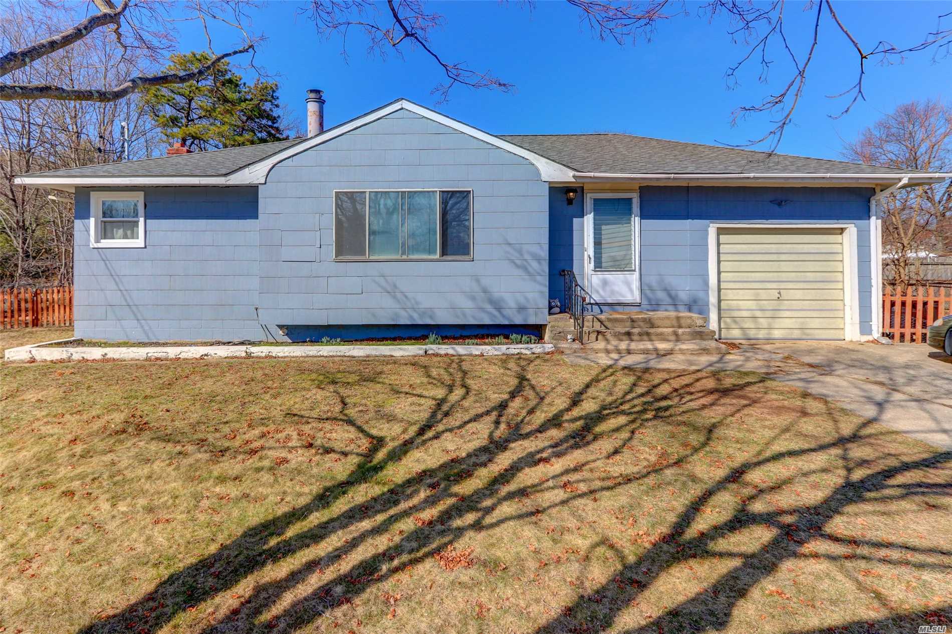 #1 photo, 129 Rockaway Street, 東長島 艾斯利普 Islip Terrace , NY 11752
