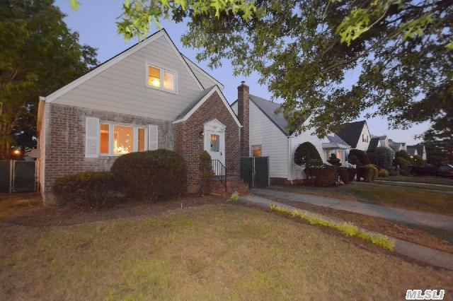 #1 photo, 246 S Dorchester Rd, Garden City S. , NY 11530