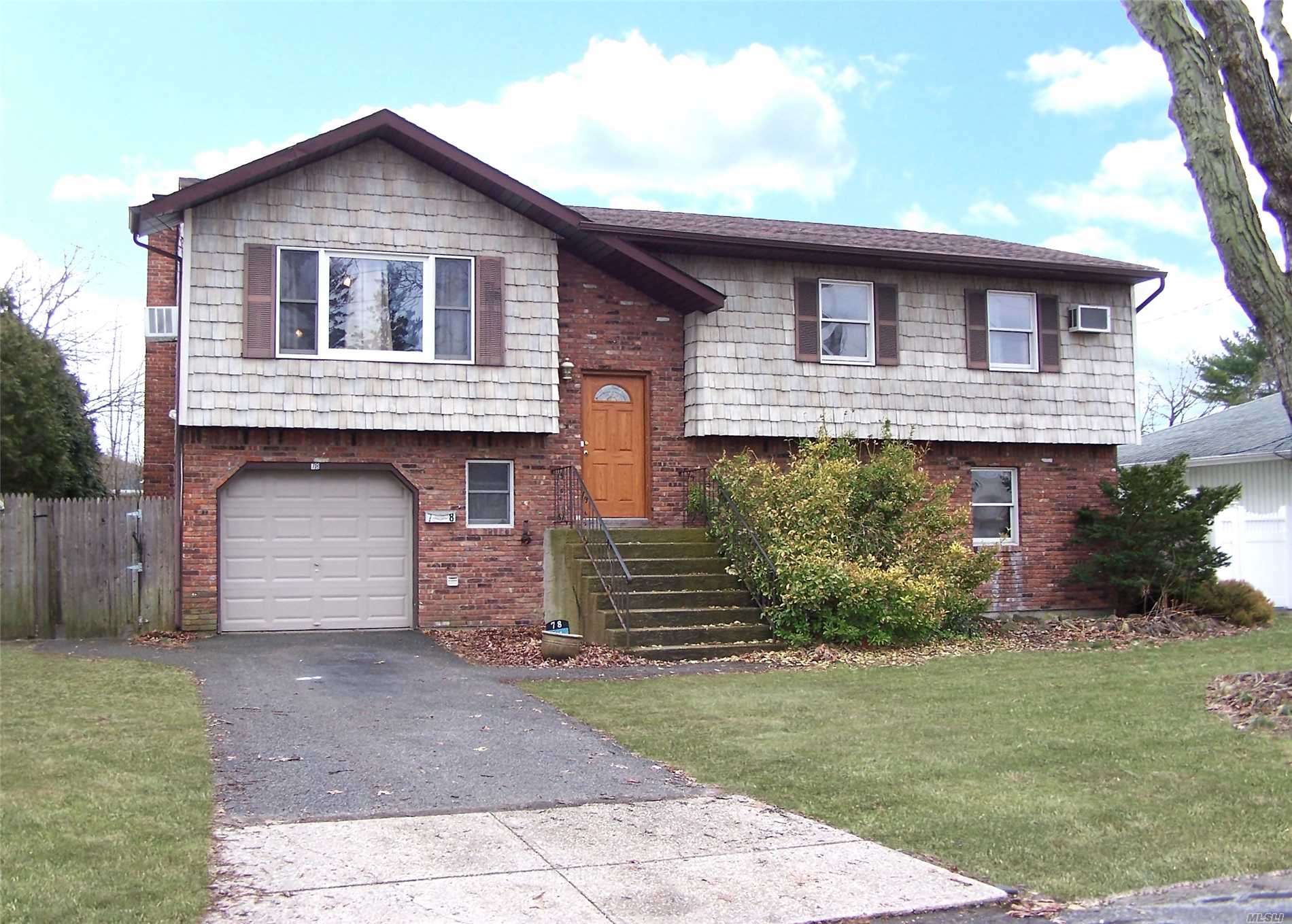 #1 photo, 78 Montgomery Avenue, サフォーク郡 W. Babylon , NY 11704