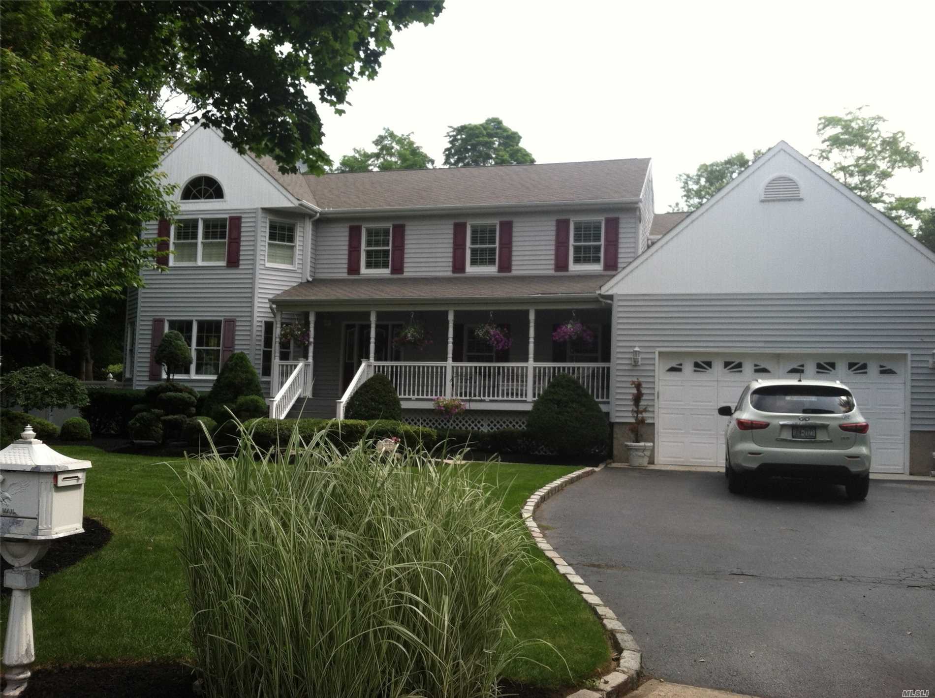 #1 photo, 173 Gnarled Hollow Road, Setauket , NY 11733