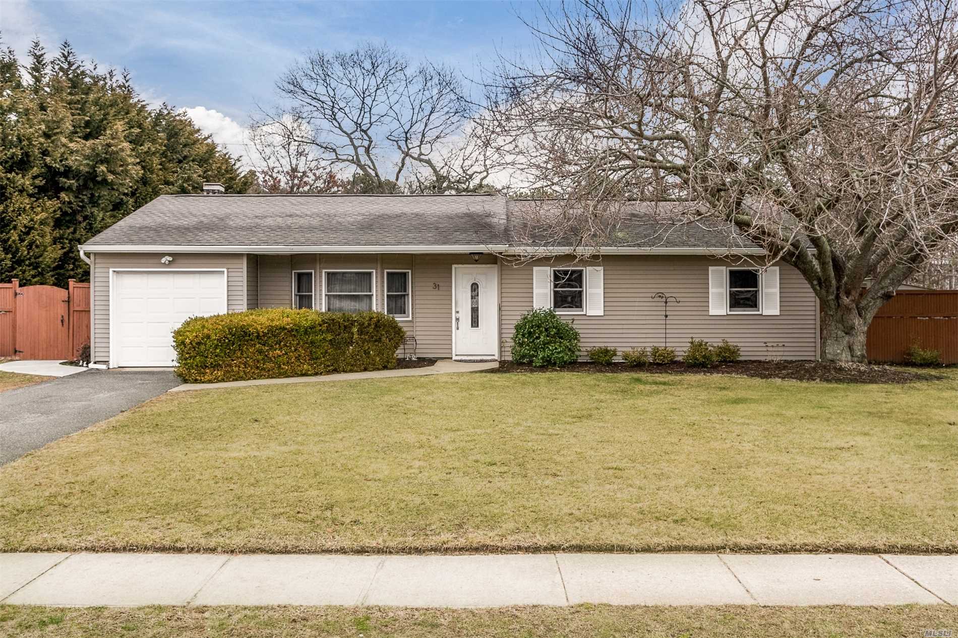 #1 photo, 31 Debbie Lee Lane, Bohemia , NY 11716