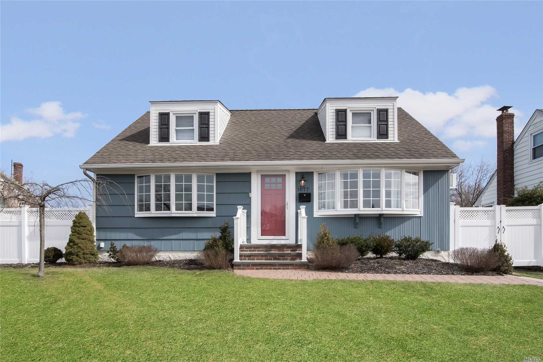 #1 photo, 1077 Jerome Street, מחוז נסאו Seaford , NY 11783