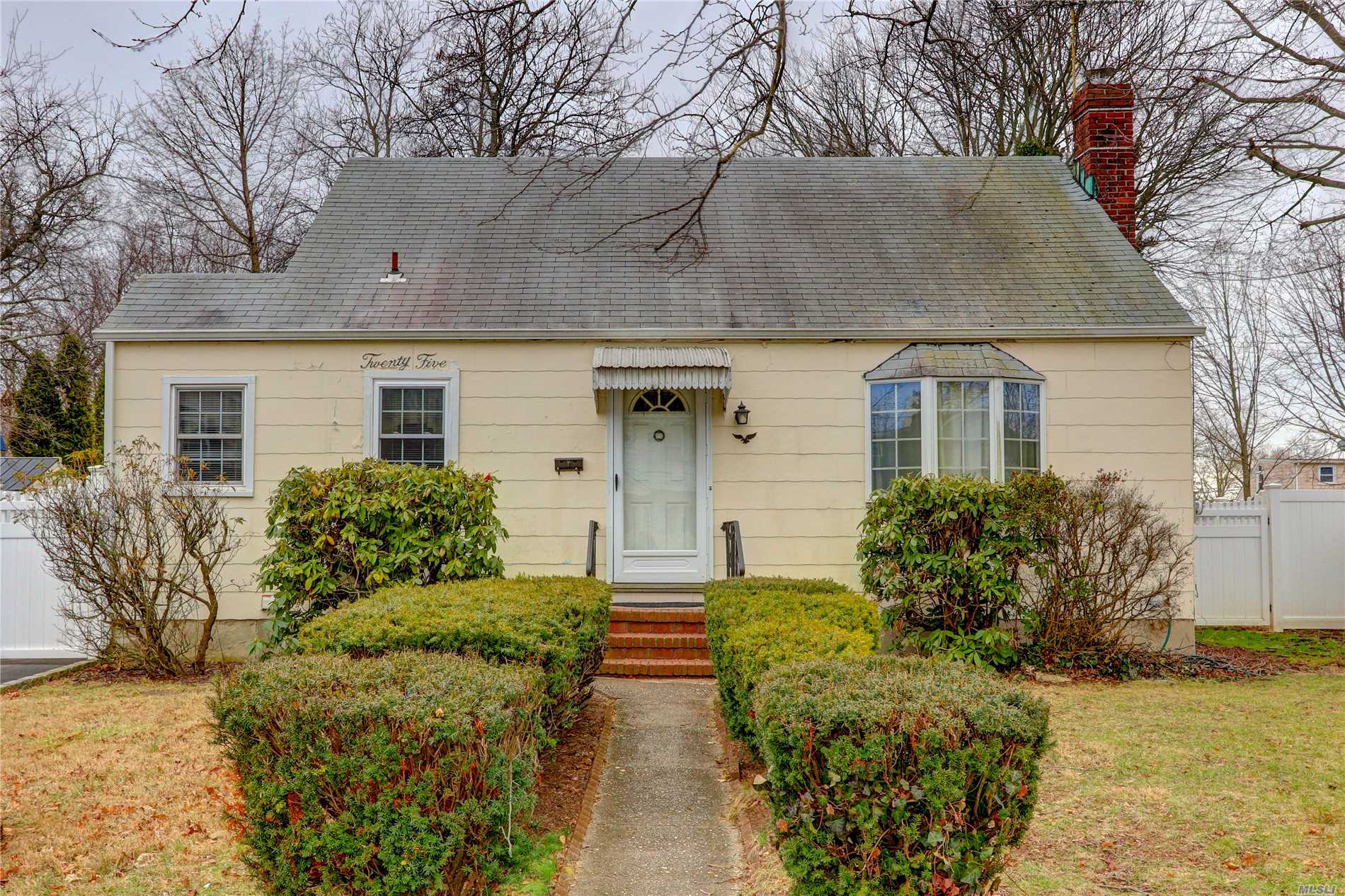 #1 photo, 25 Plymouth Drive, ナッソー郡 Massapequa , NY 11758