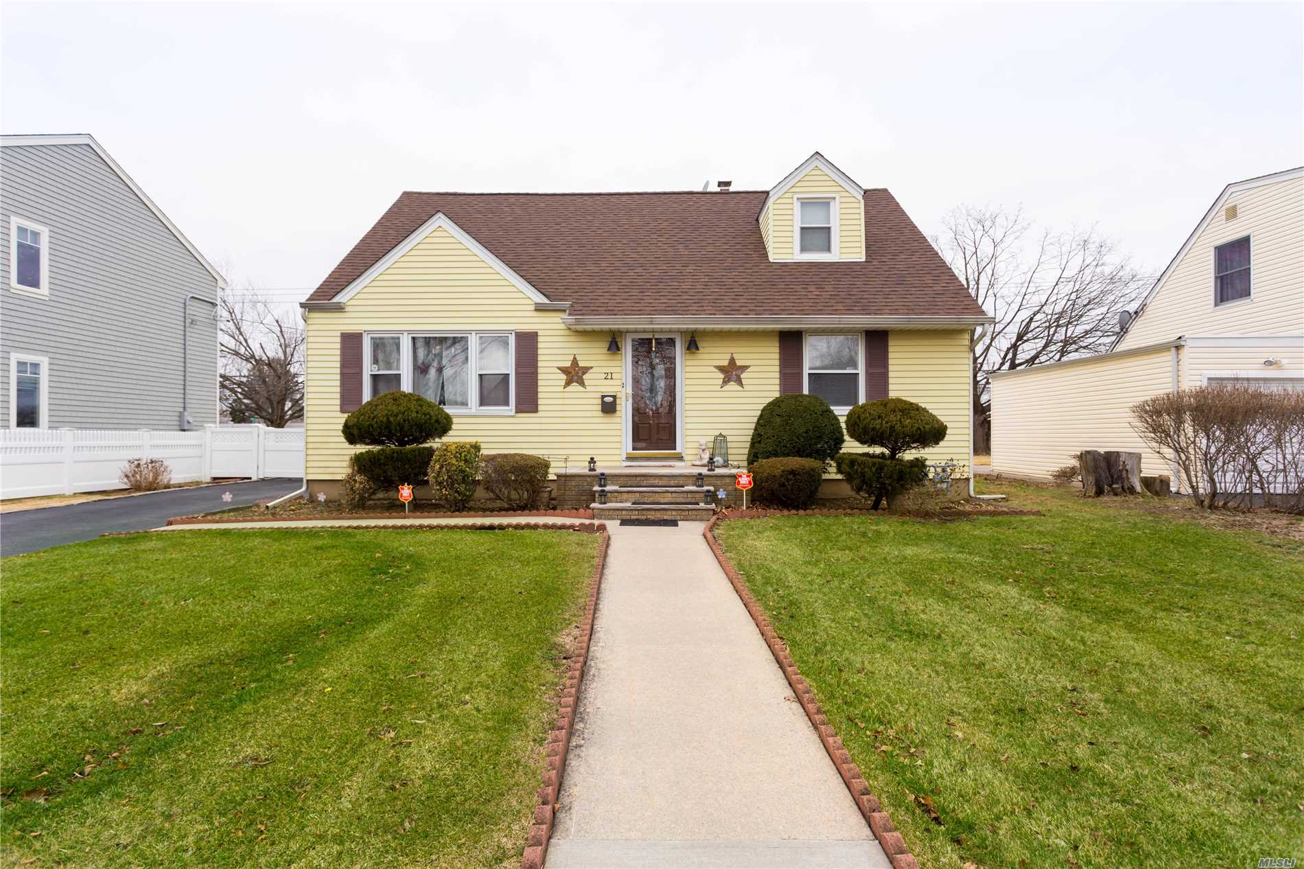 #1 photo, 21 Berry Place, Albertson , NY 11507