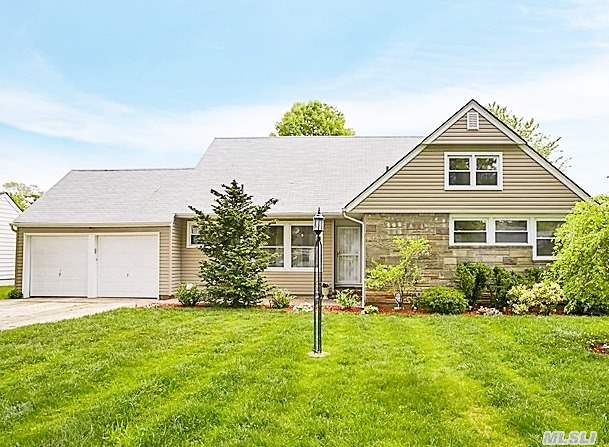 #1 photo, 137 Tanners Pond Road, ناسو Garden City , NY 11530