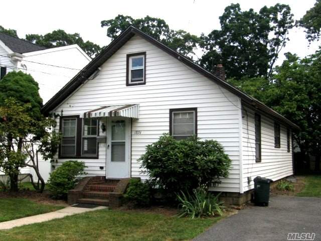 #1 photo, 1874 Commonwealth Avenue, Merrick , NY 11566