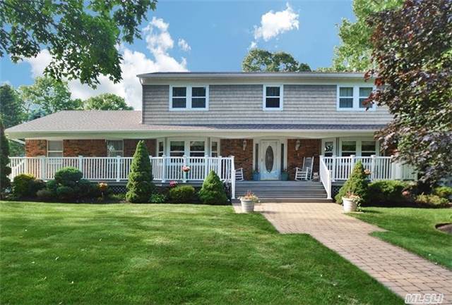 #1 photo, 1 Club Ct, Holtsville , NY 11742