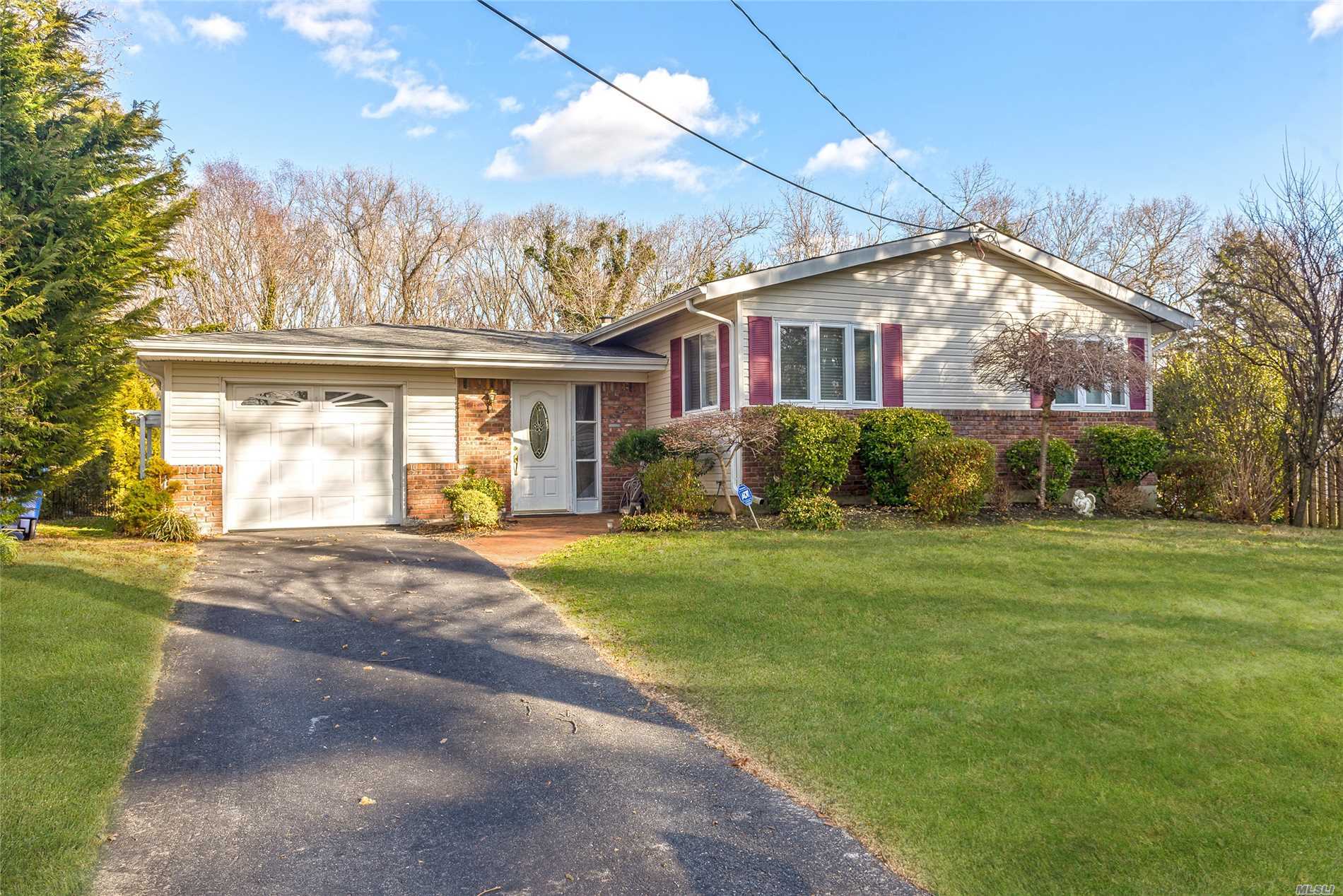 #1 photo, 48 Pioneer Boulevard, South Huntington , NY 11746