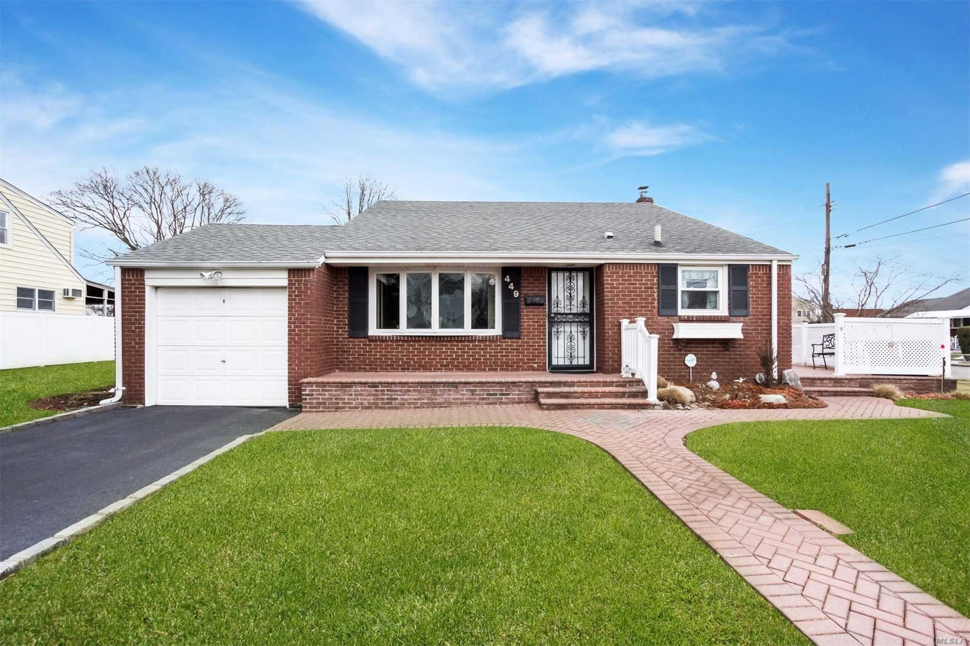 #1 photo, 449 Green Avenue, Нассау ‖ East Meadow , NY 11554