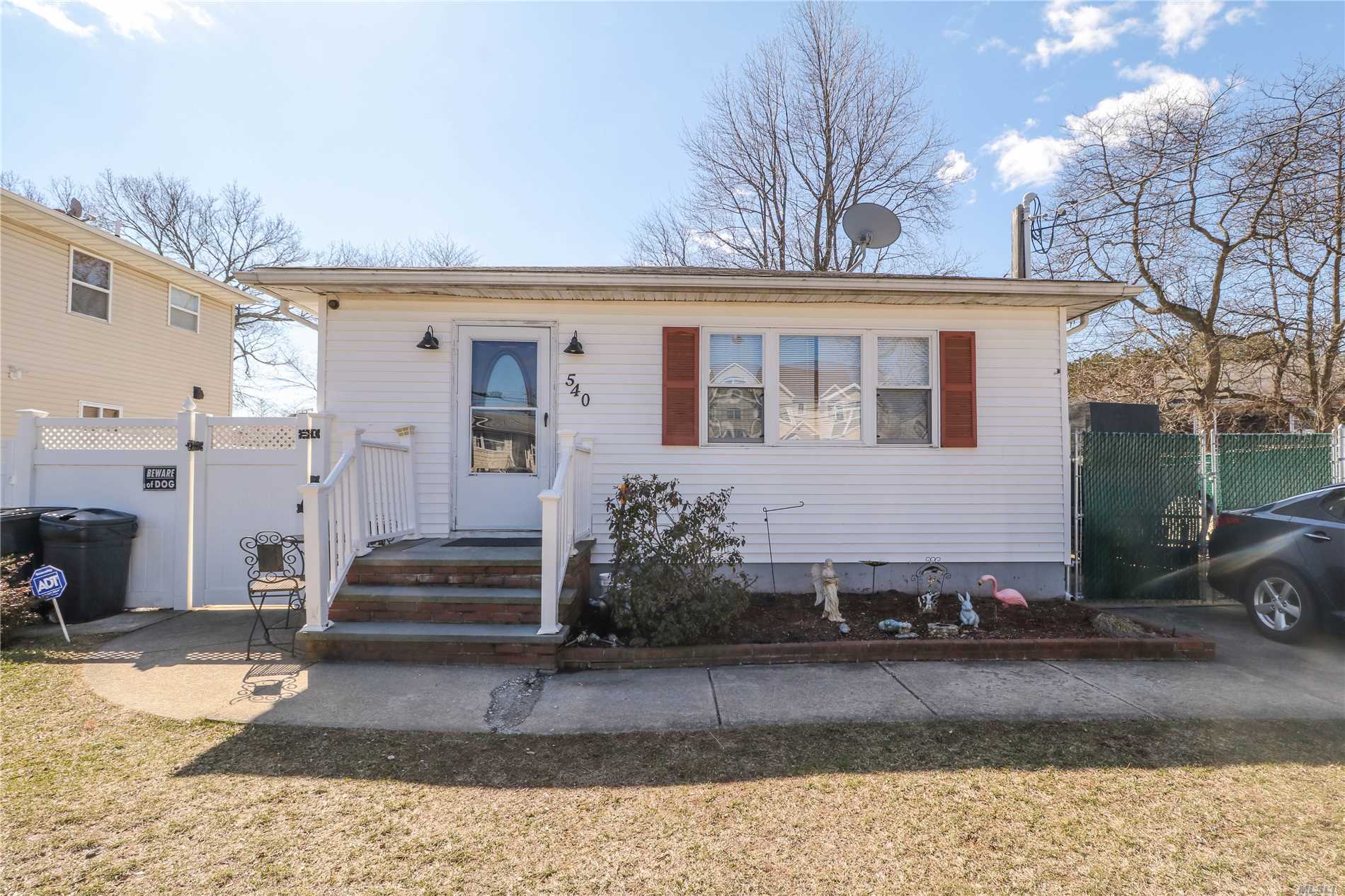 #1 photo, 540 48th Street, サフォーク郡 Lindenhurst , NY 11757