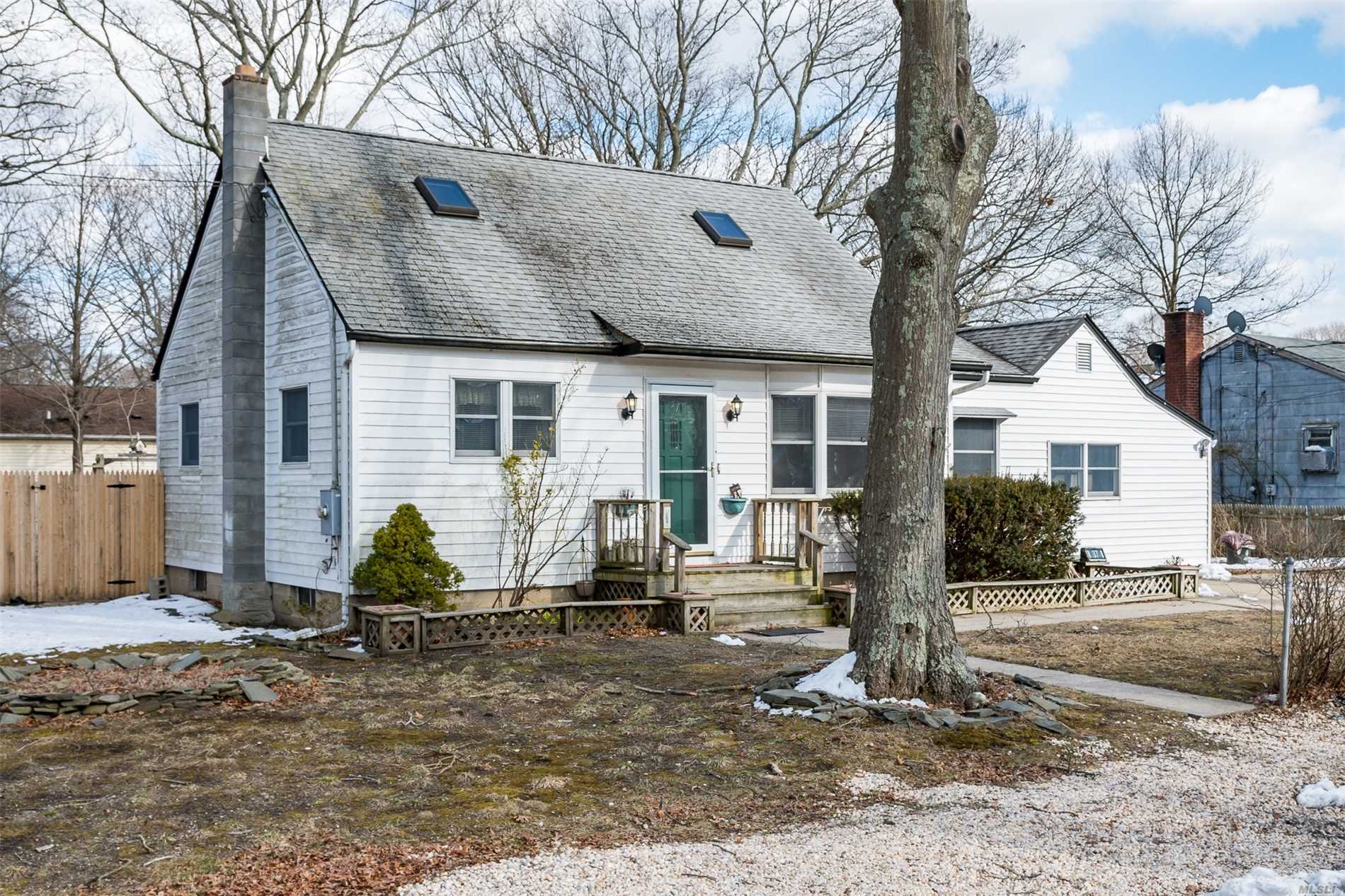 #1 photo, 37 George Drive, سوفولك Mastic , NY 11950
