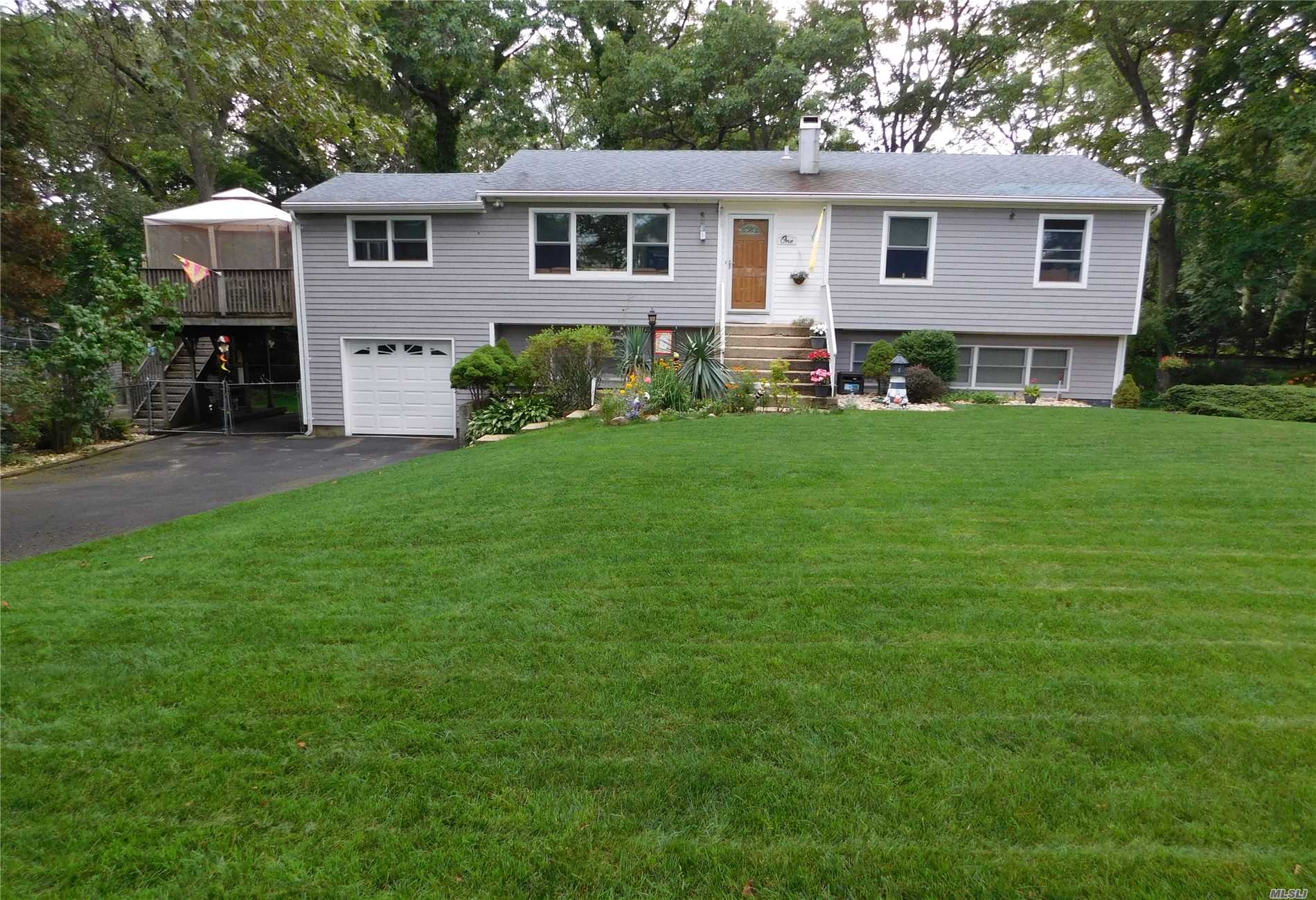 #1 photo, 1 Lafayette Avenue, サフォーク郡 Commack , NY 11725