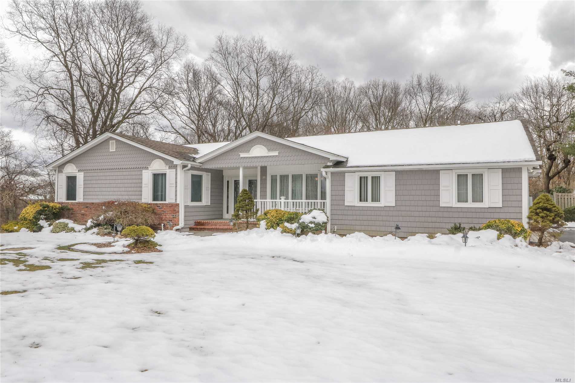 #1 photo, 10 Doti Court, Huntington , NY 11743