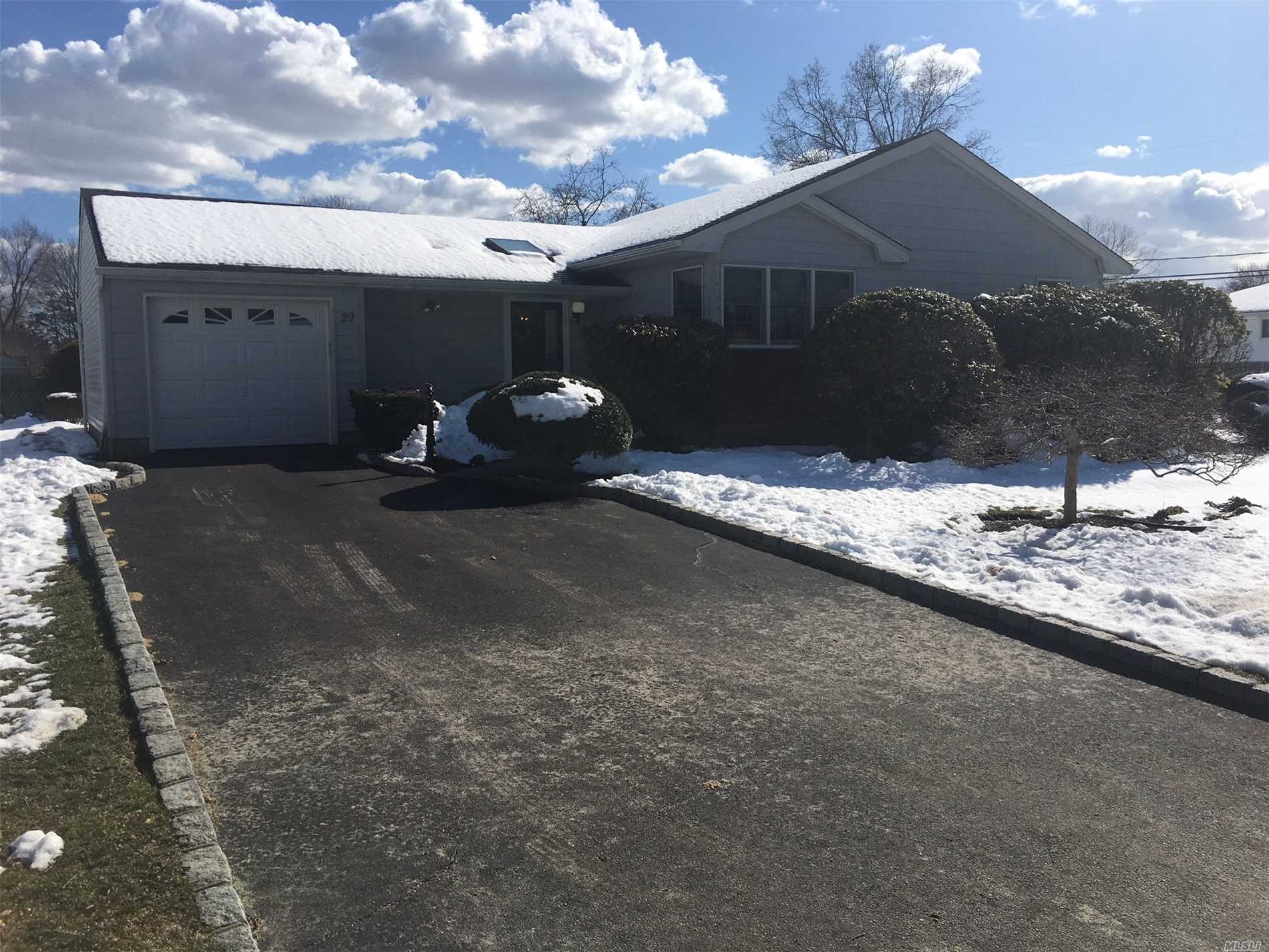 #1 photo, 29 Dovecote Lane, サフォーク郡 Commack , NY 11725