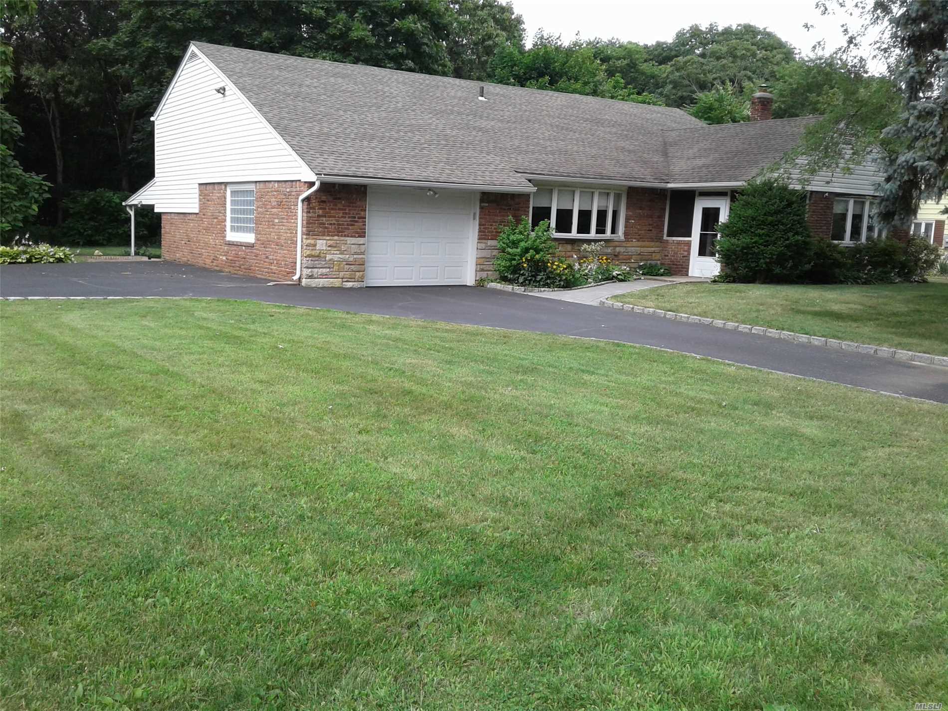 #1 photo, 17 Walnut Street, سوفولك Centereach , NY 11720