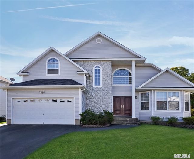 #1 photo, 6 Blueberry Ridge Drive, Holtsville , NY 11742