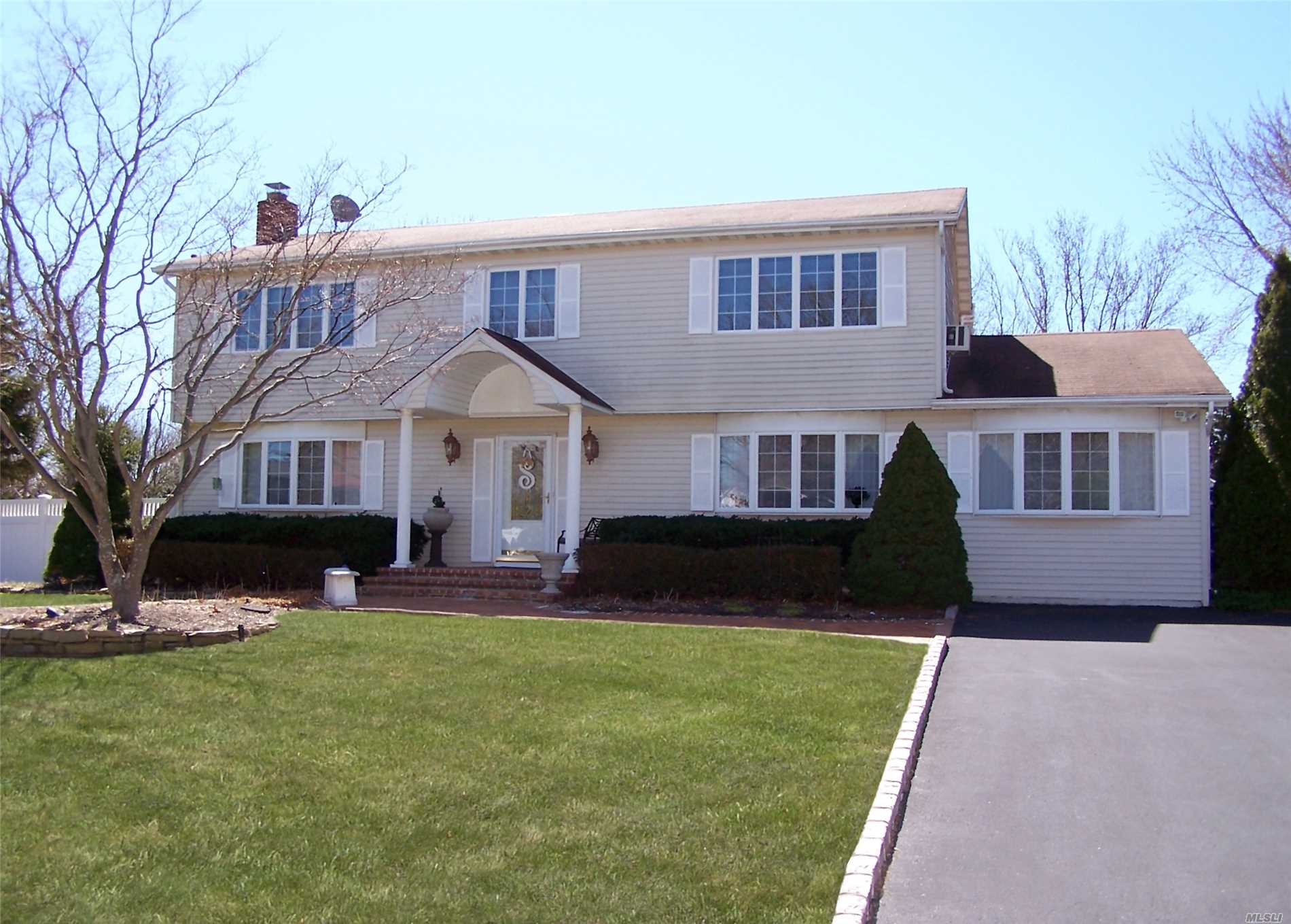 #1 photo, 8 Ross Lane, Mount Sinai , NY 11766