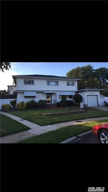 #1 photo, 11 Lesley Court, Hicksville , NY 11801