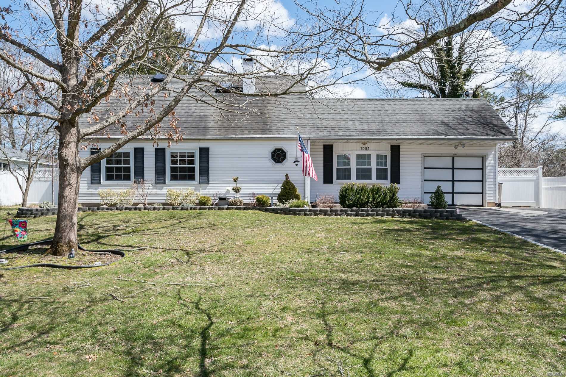 #1 photo, 1091 Sipp Avenue, Medford , NY 11763