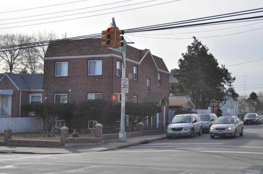 #1 photo, 90-02 Springfield Boulevard, क्वीन्स गाँव Queens Village , NY 11428