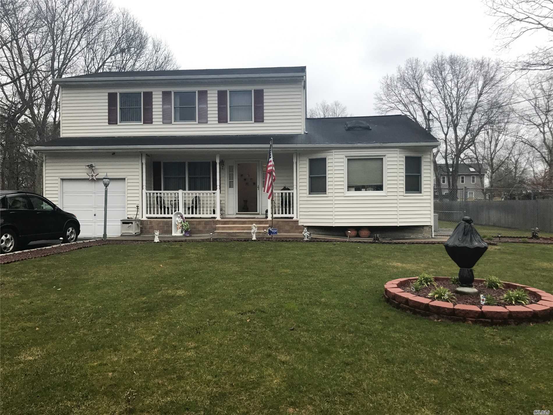 #1 photo, 229 Winters Drive, サフォーク郡 Mastic , NY 11950