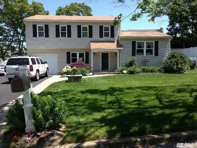 #1 photo, 45 Roberta Ave, Farmingville , NY 11738